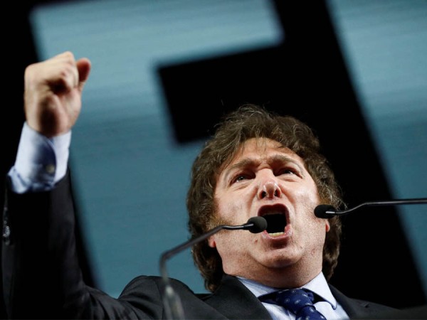 Mercado proyecta dolarización y no devaluación en Argentina