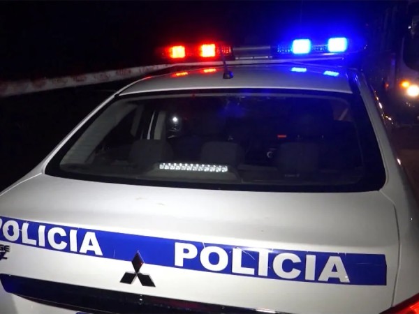 Un joven de 22 años falleció tras chocar a una peatona y posteriormente a un auto