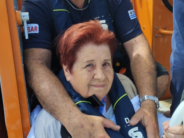 Pasajera de crucero fue auxiliada al quebrarse su brazo en dos partes