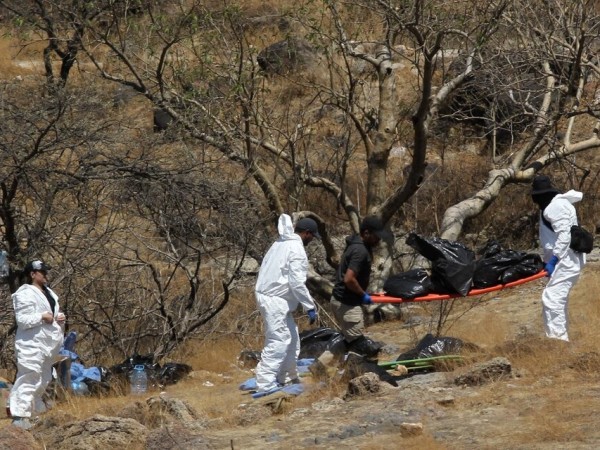 La policía de México encontró en un barranco 45 bolsas con restos humanos