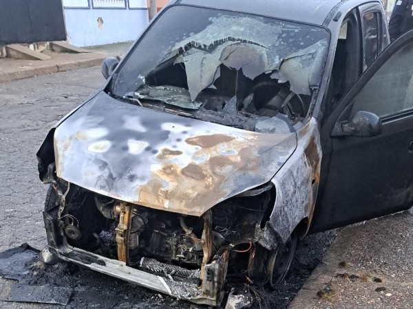 Prendió fuego dos autos y fue condenado a prisión