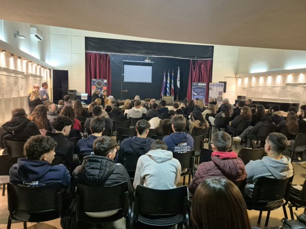 San Carlos celebró los 104 años del Liceo N°1 con ciencia y arte