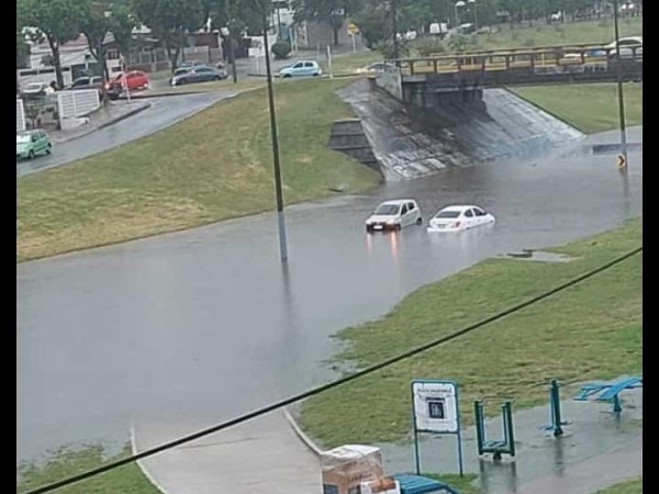 tamporal, agua, autos, calles, anegados