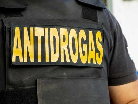 Marchó a prisión joven de 18 años por tráfico de armas y venta de droga