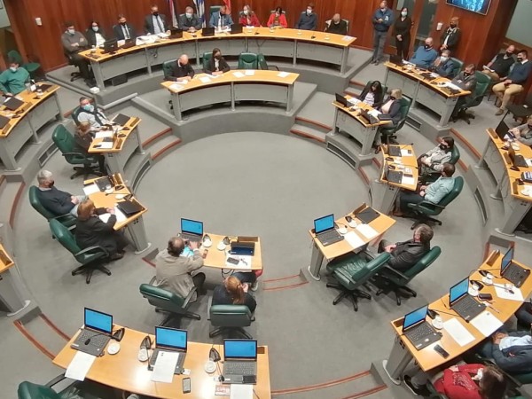 Susana Hernández planteó en la junta quitar las concesiones de líneas de buses a quienes no cumplen con el servicio