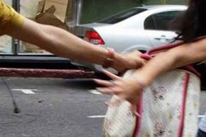 Mujer recuperó su cartera corriendo al arrebatador