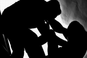 A prisión hombre que acosaba y golpeaba a su ex pese a orden de restricción