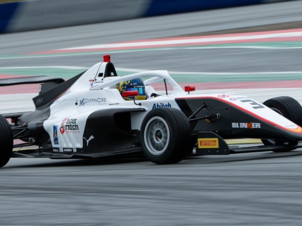 Final de temporada Maite Cáceres en la F1 Academy cosechando elogios