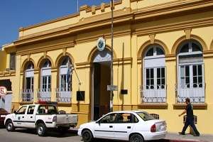 Cuatro desconocidos en patota golpearon y robaron a un hombre