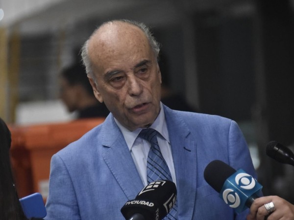 Murió de un infarto en plena sesión el presidente de la Corte Electoral, José Arocena