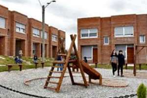 Antonini solicita que se escrituren terrenos para las cooperativas de vivienda