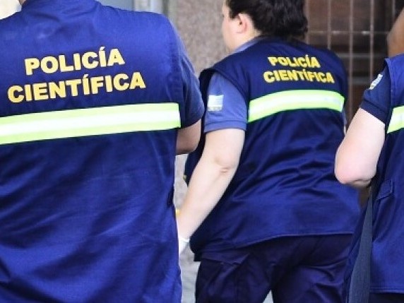 San Carlos: Encontraron un cadáver humano enterrado en el patio de una casa