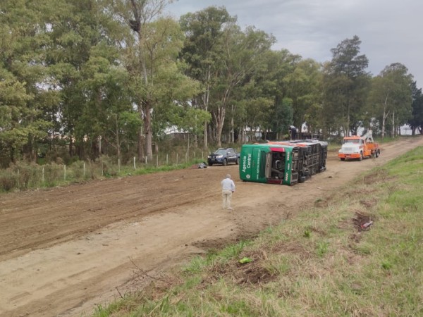 Vuelco de ómnibus en Flores dejó 15 personas lesionadas