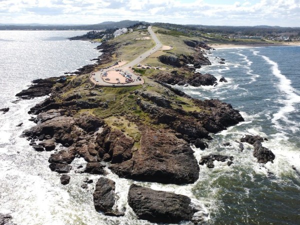 Punta Ballena, edificios, Flores