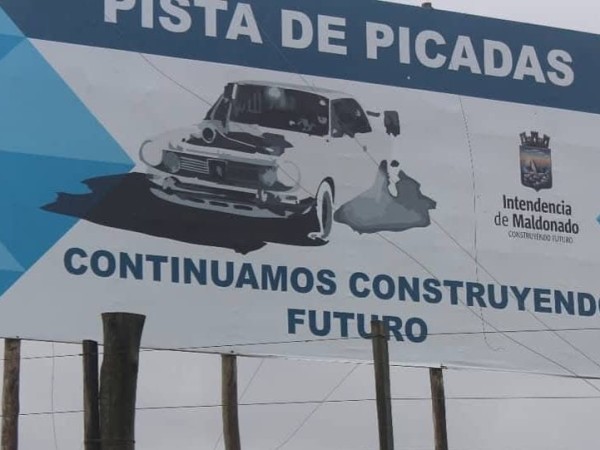 Frente,Amplio,Maldonado,construcción,pista,picadas,humedal